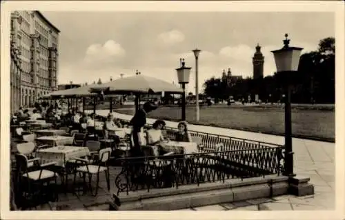 Ak Leipzig in Sachsen, HO Ring Café am Roßplatz, Terrasse