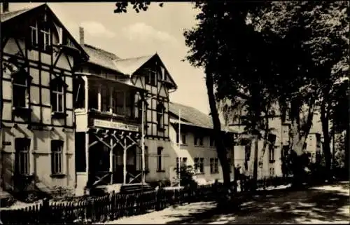 Ak Seehausen in der Altmark, Lindenstraße mit Schülerheim der Winckelmann Oberschule