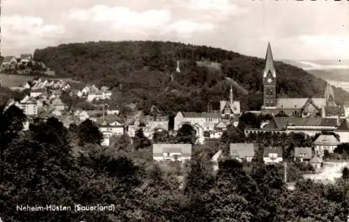 Ak Neheim Hüsten Arnsberg im Sauerland, Ortsansicht, Kirchturm