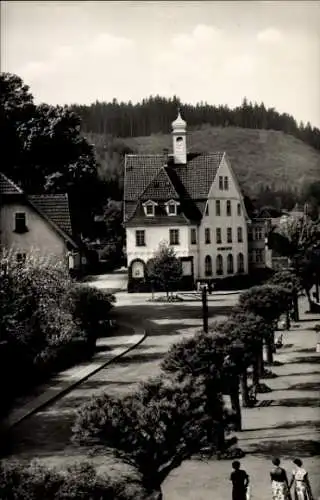 Ak Georgenthal Thüringen, Straßenpartie mit Blick auf das FDGB Heim