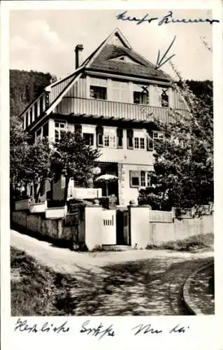 Ak Bad Wildbad Schwarzwald, Blick zur Villa Kiechle, Straßenseite, Sonnenschirm