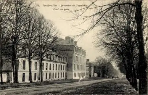 Ak Rambouillet Yvelines, Quartier de Cavalerie, Cote du parc