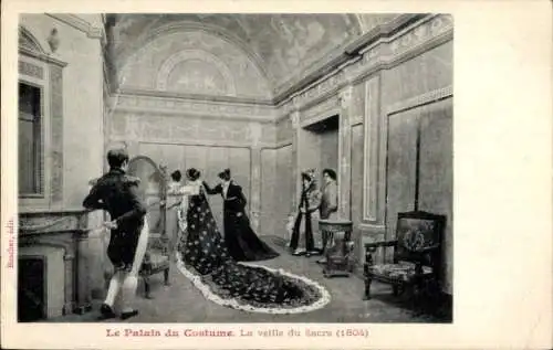 Ak Paris, Ausstellung 1900, Palais du Costume, Die alte Frau von Sacre, 1804