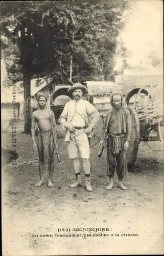 Ak Cochinchine Vietnam, un colon francais et ses coolies a la chasse