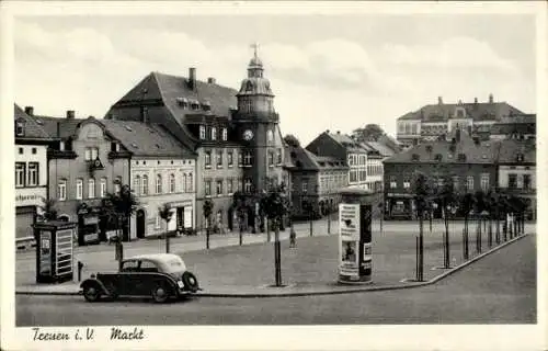 Ak Treuen im Vogtland, Markt, Litfaßsäule, Auto, Telefonzelle