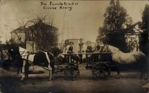 Foto Ak Zirkus Henry, Die Puszta-Kinder, Fuhrwerk, Pferde, ungarische Trachten