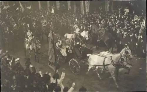 Foto Ak Kaiser Wilhelm II., Husaren-Parade, Kutsche