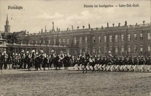 Ak Potsdam, Parade, Lustgarten, Lehr-Infanterie-Bataillon