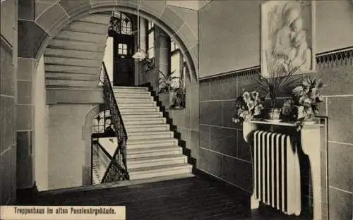 Ak Astenet Lontzen Wallonien Lüttich, Sankt-Katharinenstift, Treppenhaus, Altes Pensionärgebäude