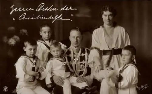 Ak Cecilienhilfe, Kronprinzessin Cecilie von Preußen, Kronprinz Wilhelm, Söhne, Teddybär