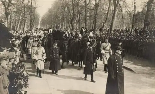 Ak Potsdam, Beisetzung der Kaiserin Auguste Victoria, Trauerzug