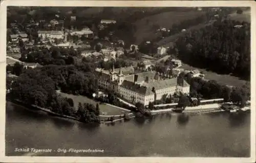 Ak Tegernsee in Oberbayern, Schloss, Fliegeraufnahme