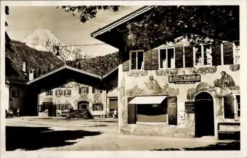 Ak Mittenwald in Oberbayern, Straßenpartie, Wetterstein