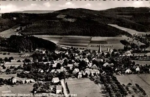 Ak Stockum Sundern im Sauerland, Luftbild, Panorama