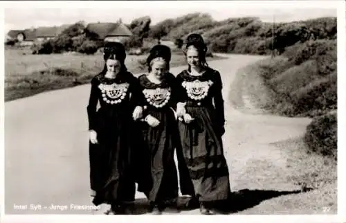 Ak Insel Sylt in Nordfriesland, Junge Friesinnen, Tracht