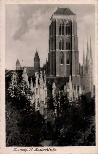 Ak Danzig Polen, Blick auf die St. Marienkirche, Straßenansicht