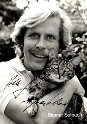 Ak Schauspieler Sigmar Solbach, Portrait mit Katze, Autogram