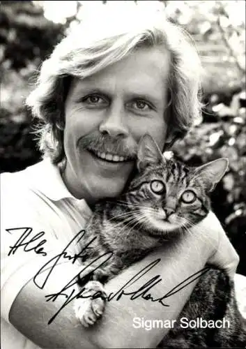 Ak Schauspieler Sigmar Solbach, Portrait mit Katze, Autogramm