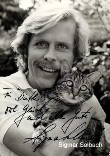 Ak Schauspieler Sigmar Solbach, Portrait mit Katze, Autogramm