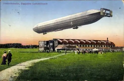 Ak Friedrichshafen am Bodensee, Zeppelin über der Luftschiffwerft, LZ10 Schwaben