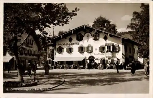 Ak Oberammergau in Oberbayern, Am Dorfplatz, Hotel