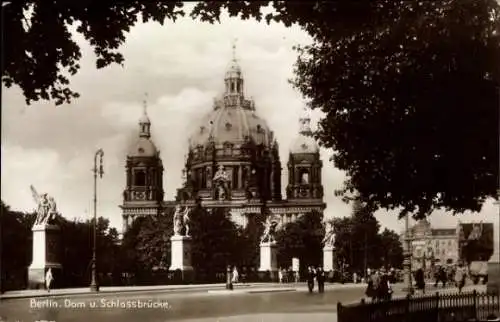Ak Berlin Mitte, Dom, Schlossbrücke