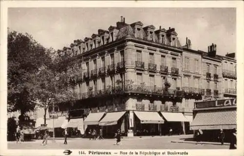 Ak Périgueux Nouvelle-Aquitaine Dordogne, Rue de la Republique, Boulevards