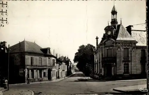 Ak Jonzac Charente Maritime, Caisse d'Espargne, Café-Hotel de la Promenade