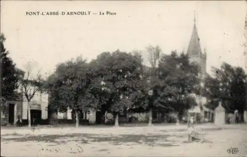 Ak Pont l'Abbe d'Arnoult Charente-Maritime,  La Place, Turm