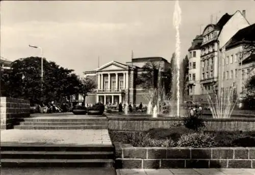 Ak Halle an der Saale, Theater des Friedens, Wasserfontäne