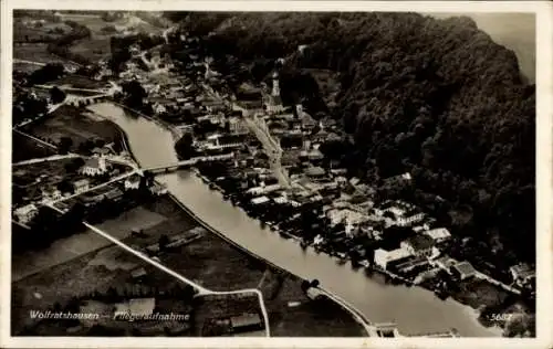 Ak Wolfratshausen in Oberbayern, Gesamtansicht, Fliegeraufnahme