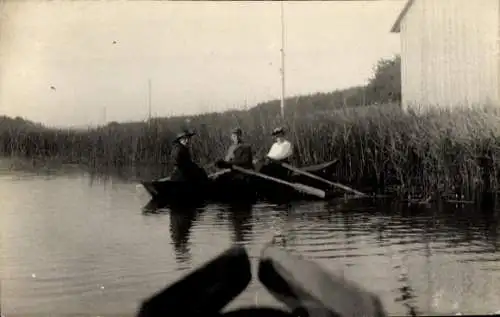 Foto Ak Bad Saulgau in Oberschwaben, Menschen im Ruderboot