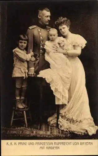 Ak Prinz und Prinzessin Rupprecht von Bayern mit Kindern, Standportrait