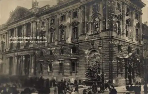 Ak Berlin Mitte, Straßenkämpfe, Zerstörungen am Marstallgebäude