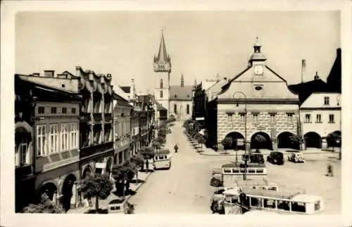 Ak Dvůr Králové nad Labem Königinhof Region Königgrätz, Straßenpartie, Busse, Kirche