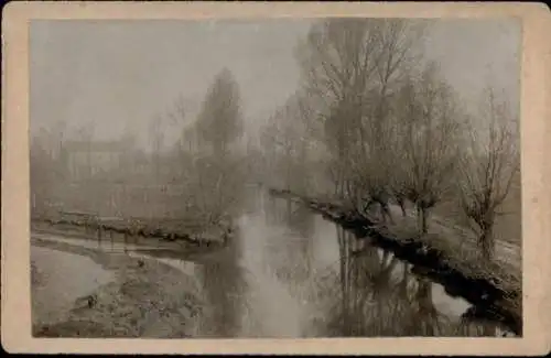 Foto Grevenbroich in Westfalen, Die Erft im Bend, altes Schloss im Hintergrund