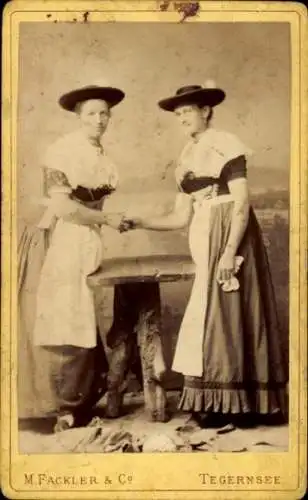 CdV Tegernsee im Kreis Miesbach Oberbayern, Zwei Frauen in bayrischen Trachten, Portrait