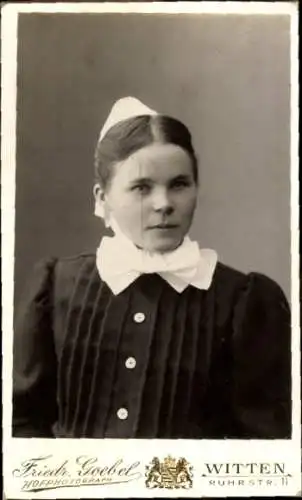 CdV Witten an der Ruhr, Portrait einer Frau, Krankenschwester