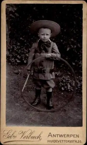 CdV Antwerpen Anvers Flandern, Junge mit Reifen, Portrait