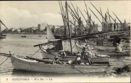 Ak Alexandria Ägypten, Westbucht, Boote im Hafen