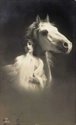 Ak Dame mit weißem Pferd, Portrait