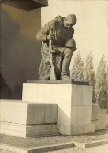 Foto Ak Berlin Treptow, Sowjetisches Ehrenmal