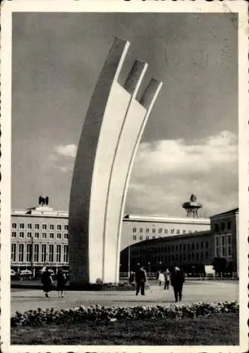 Ak Berlin Tempelhof, Luftbrücken Denkmal