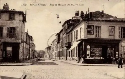 Ak Rochefort sur Mer Charente Maritime, Rue et Maison de Pierre Loti