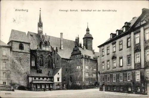 Ak Altenburg in Thüringen, Herzogliches Schloss, Schlosshof, Schlosskirche