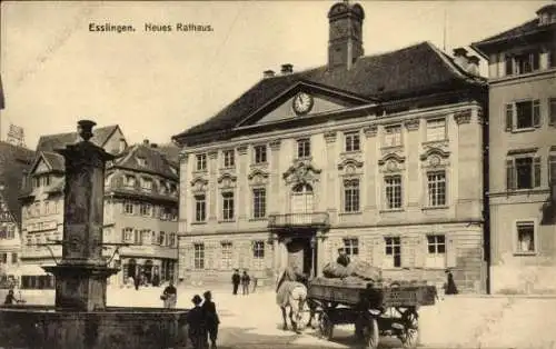 Ak Esslingen am Neckar, Neues Rathaus, Brunnen, Fuhrwerk