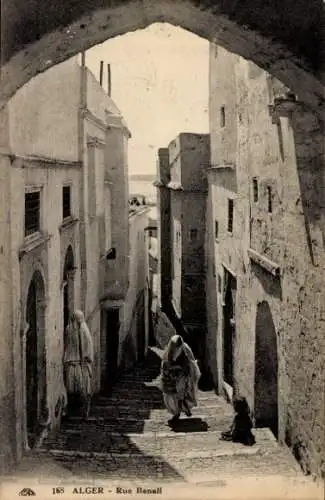 Ak Algier Alger Algerien, Blick in die Rue Benali, Anwohnerinnen