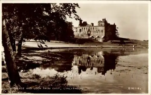 Ak Linlithgow Schottland, Palast und See von Osten aus