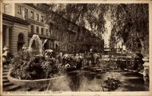 Ak Cheltenham Gloucestershire England, Brunnen auf der Promenade