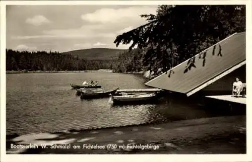 Ak Fichtelberg im Fichtelgebirge Oberfranken, Fichtelsee, Bootsverleih W. Schmalzl, Ruderboote